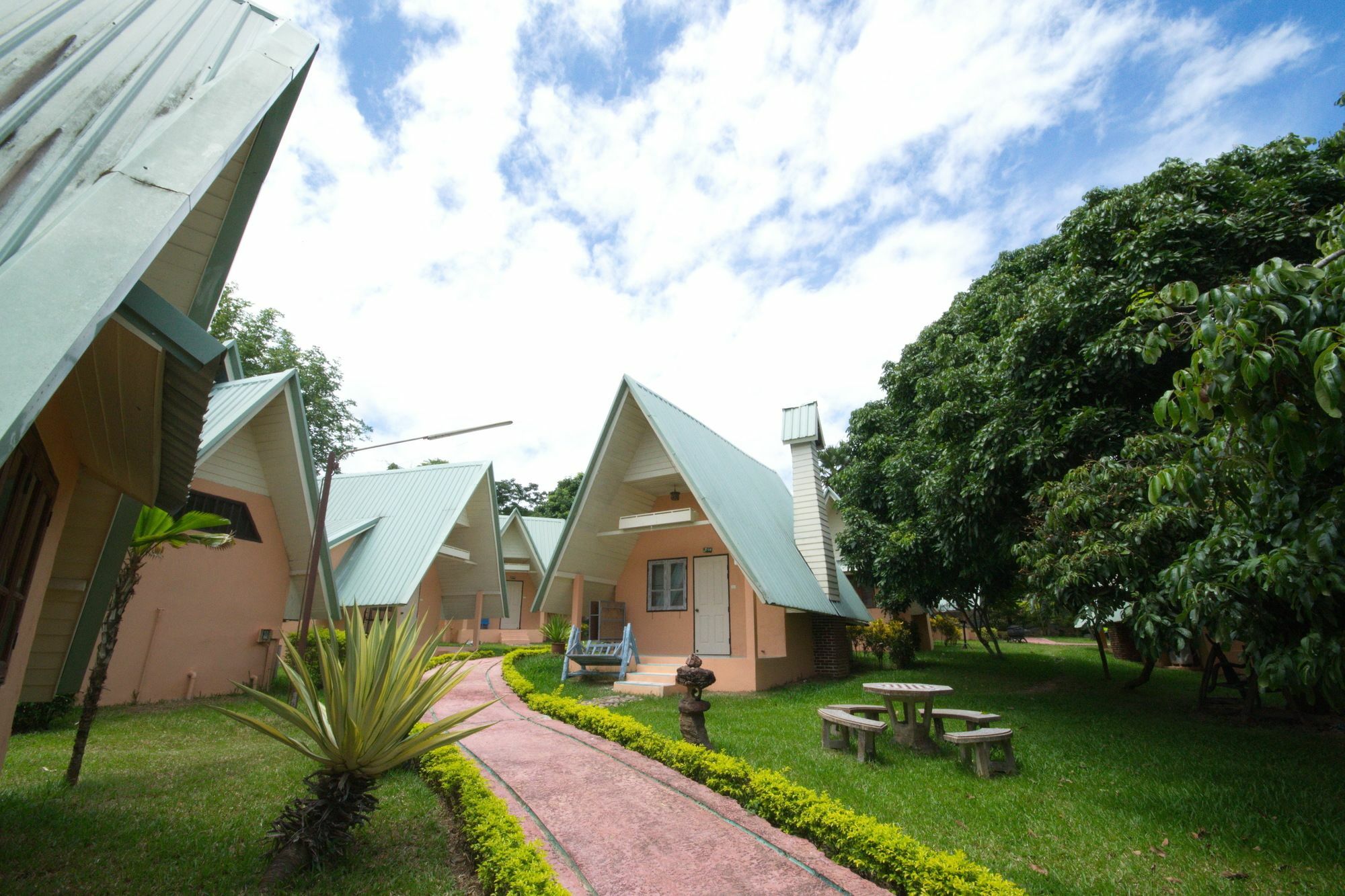 Touch Star Resort - Doi Inthanon Chom Thong Exteriör bild