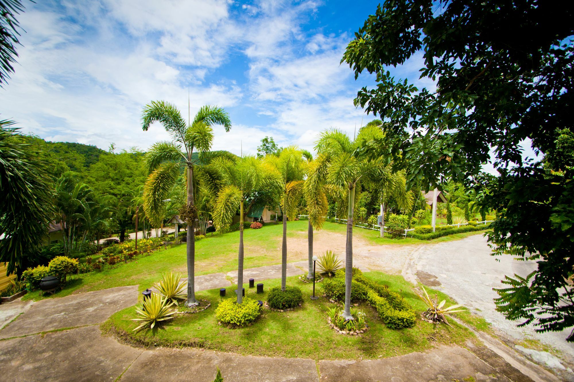 Touch Star Resort - Doi Inthanon Chom Thong Exteriör bild